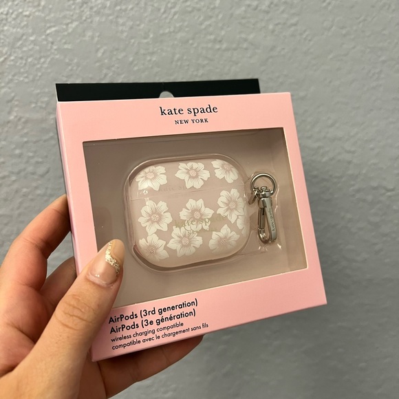 Kate Spade AirPods Gen 3 Case - Picture 4 of 6